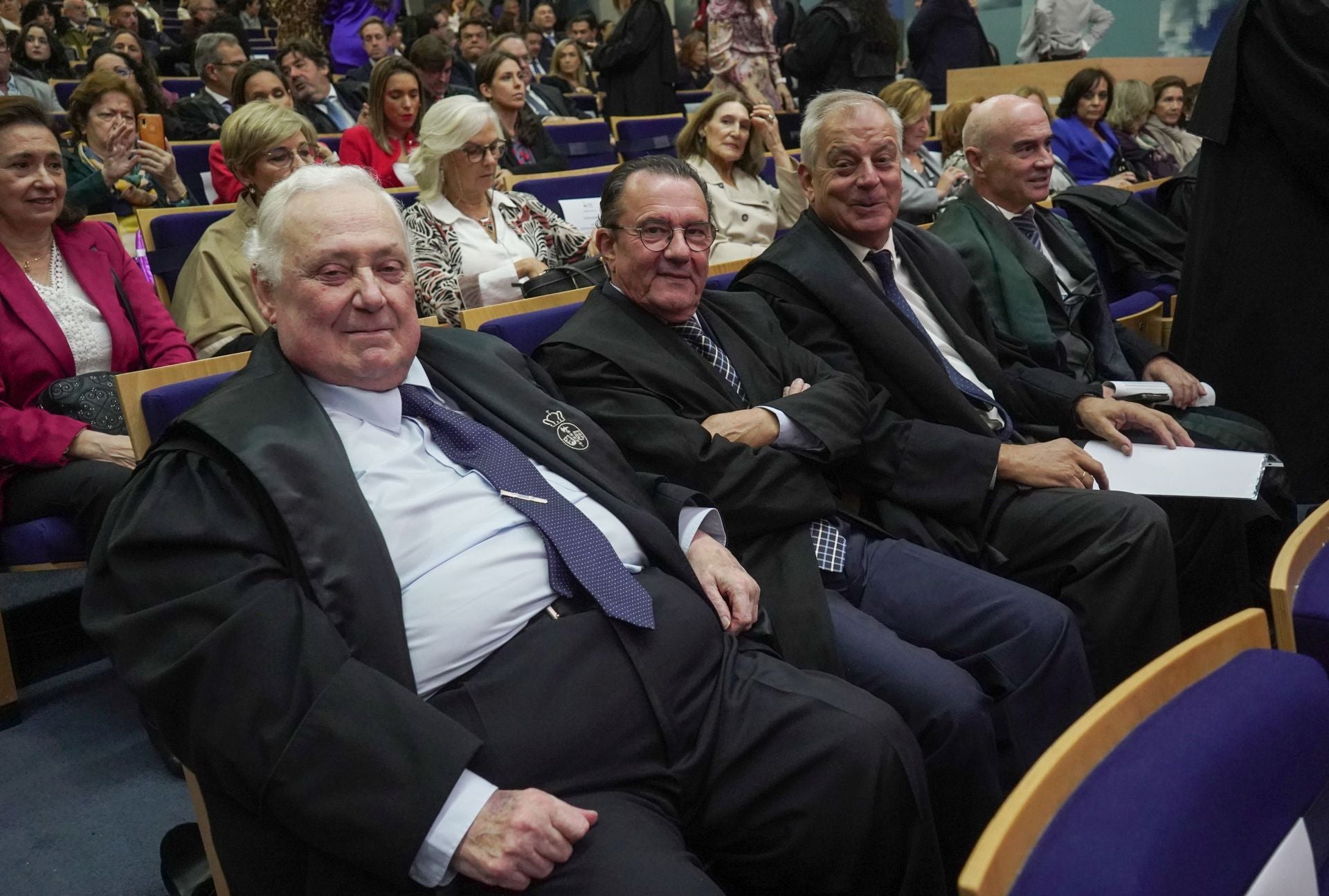 Fotos | Entrega de medallas a abogados veteranos en Badajoz