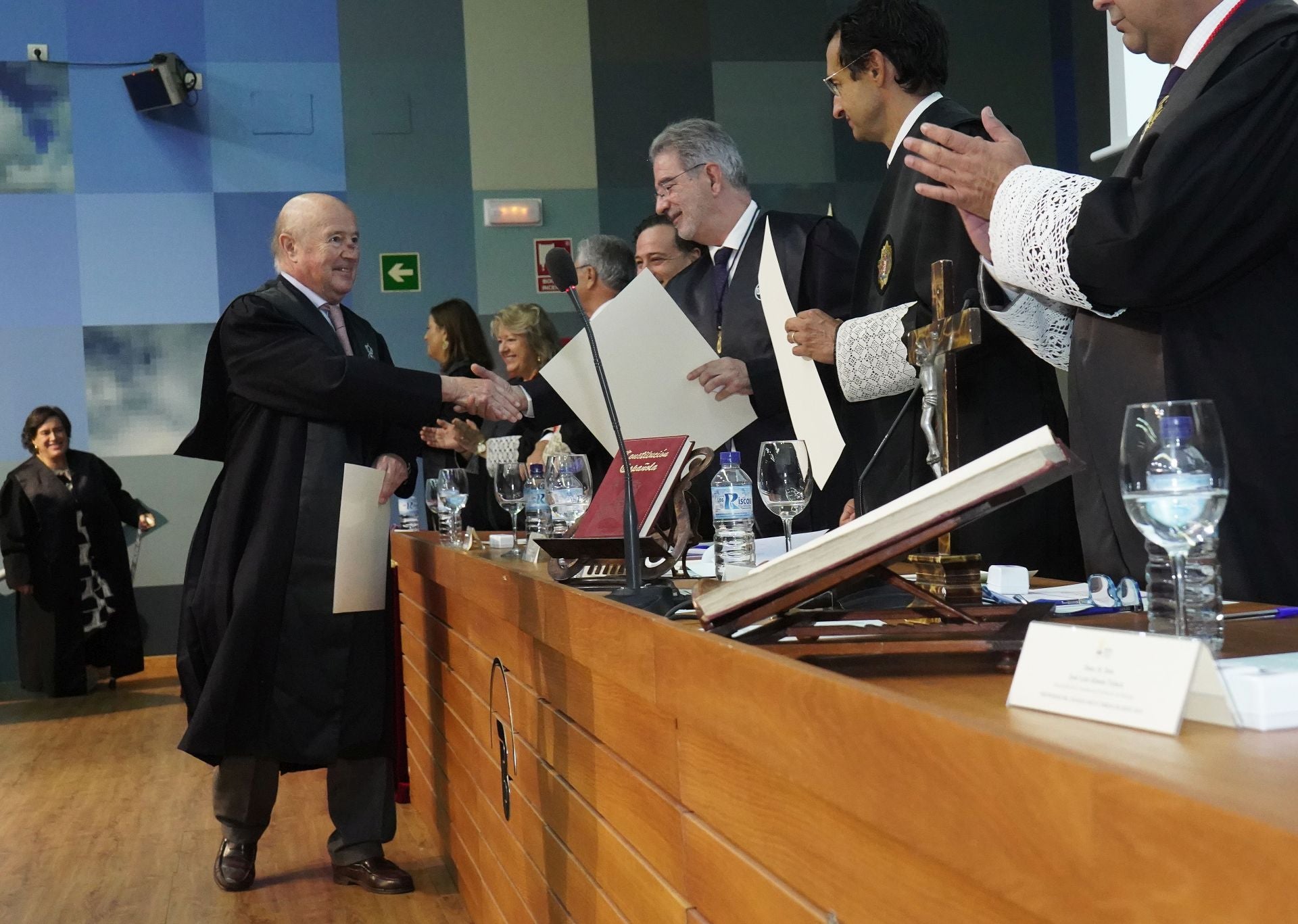 Fotos | Entrega de medallas a abogados veteranos en Badajoz