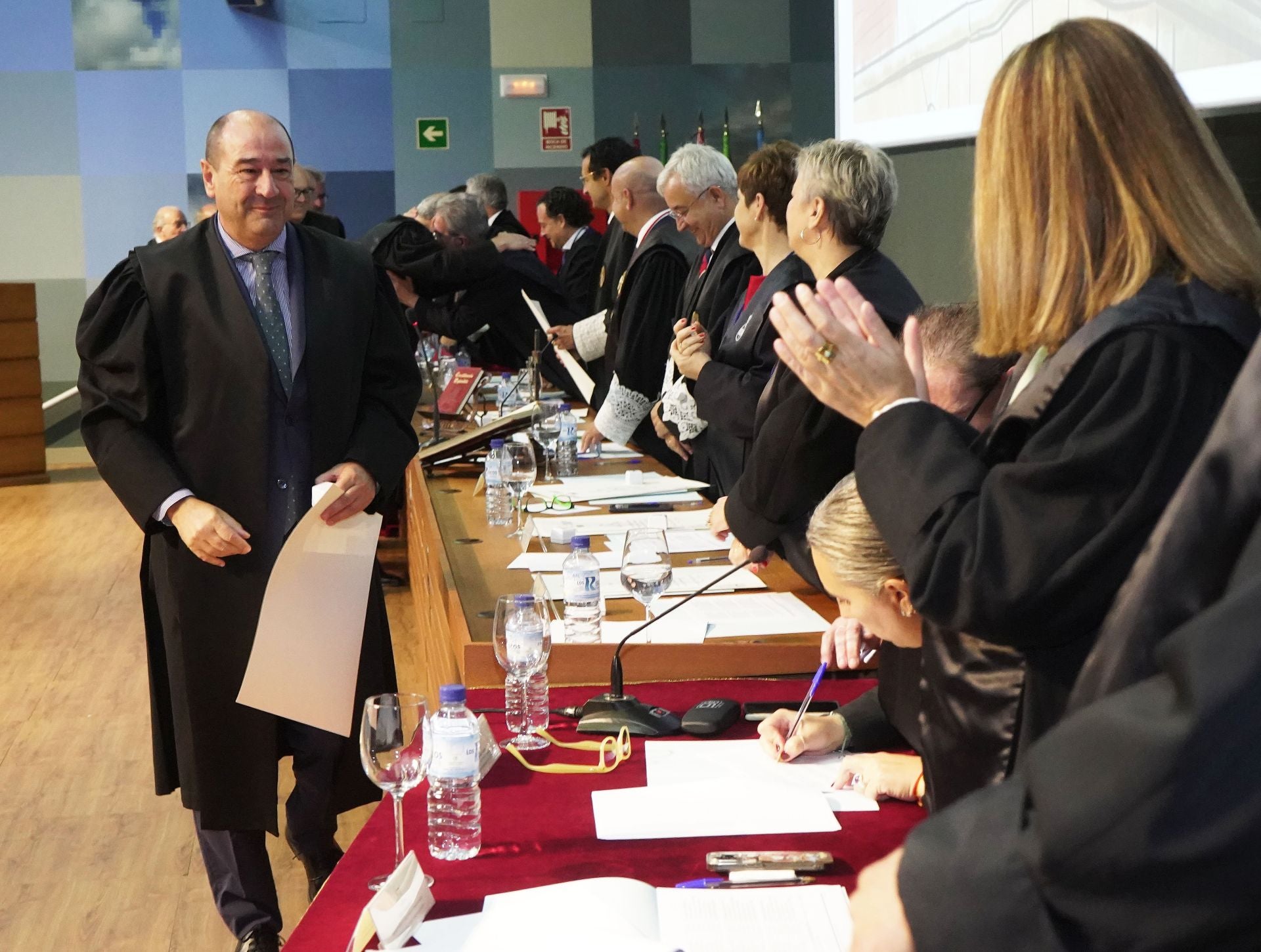 Fotos | Entrega de medallas a abogados veteranos en Badajoz