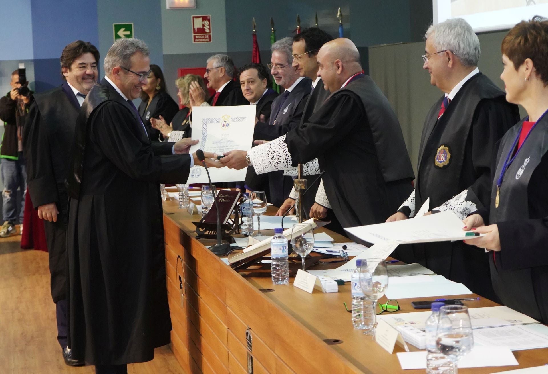 Fotos | Entrega de medallas a abogados veteranos en Badajoz