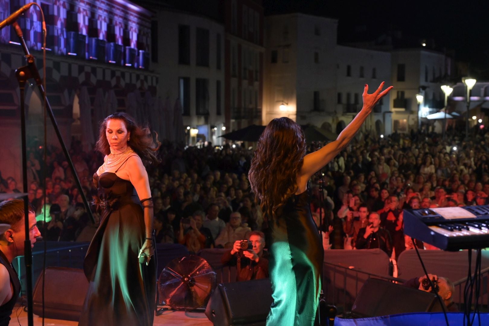 Fotos | Las mejores imágenes del concierto de Azúcar Moreno en Badajoz