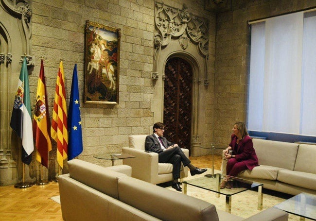 Blanca Martín, con el presidente de Cataluña, el socialista Salvador Illa.