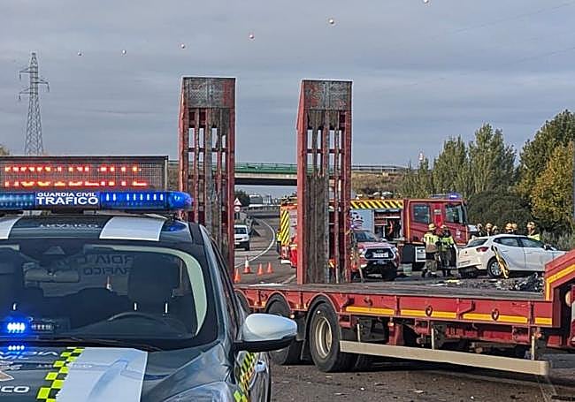 Equipos de emergencias actuando en la zona.