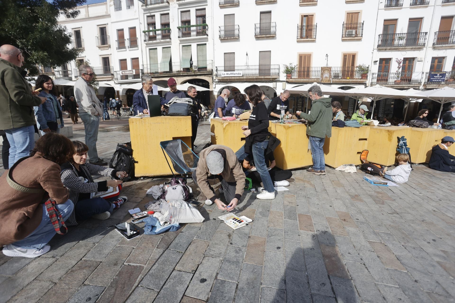 Fotos | Dibujantes en las calles de Cáceres