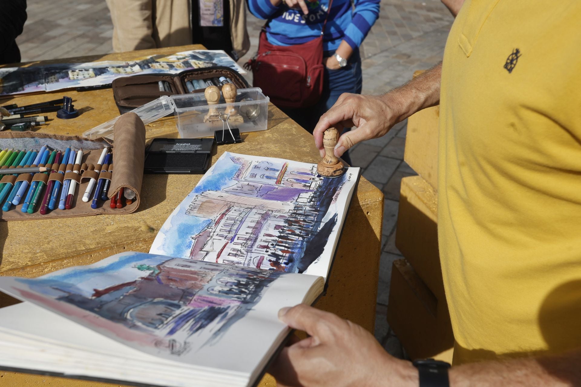 Fotos | Dibujantes en las calles de Cáceres