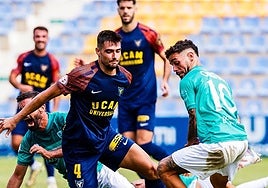 Acción entre el serón Christian Díaz y el local Javi Ramírez.