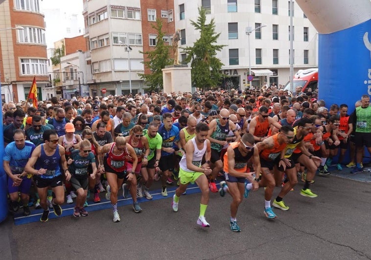 Pistoletazo de salida del VII Cross Solidario Virgen del Pilar, que ha batido récord de corredores.