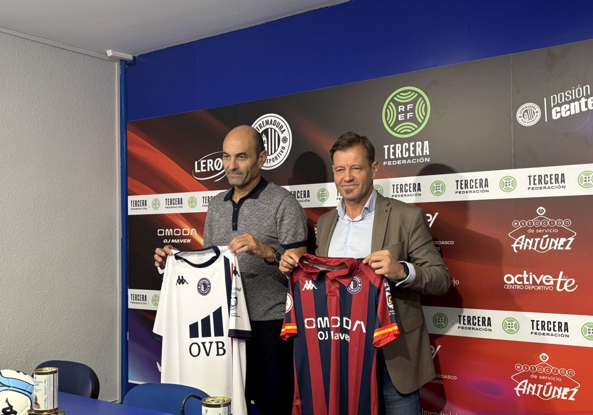 Pedro José y Manuel Mosquera durante su presentación en el Francisco de la Hera.