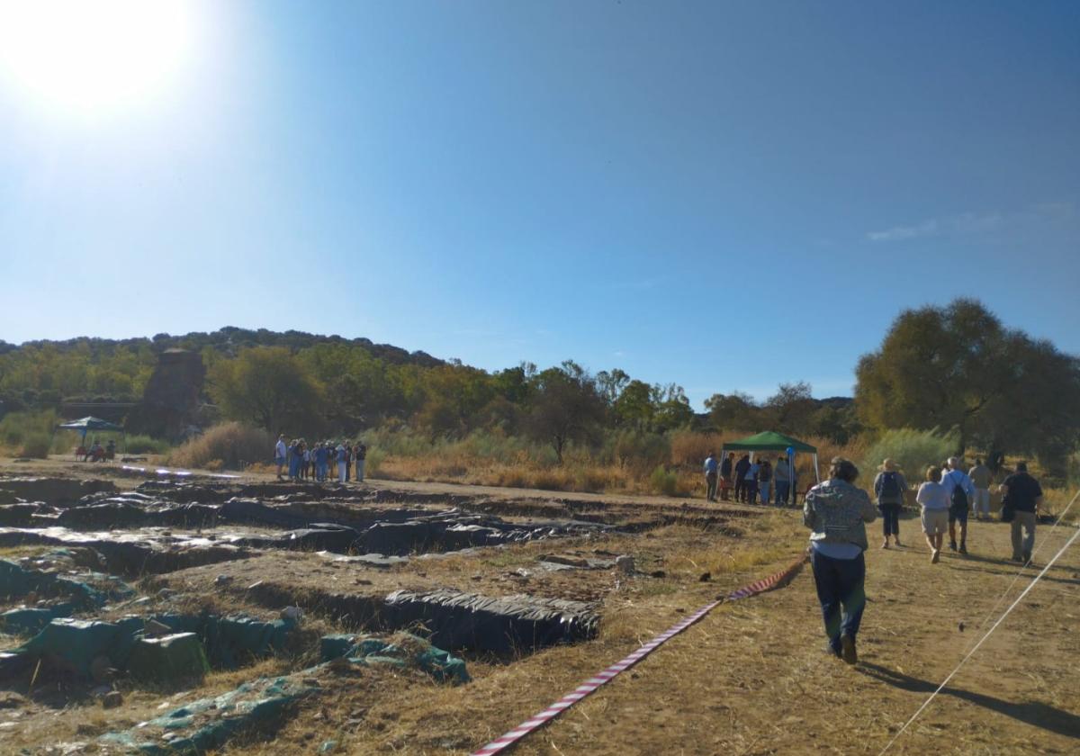 Visita guiada celebrada en las excavaciones.