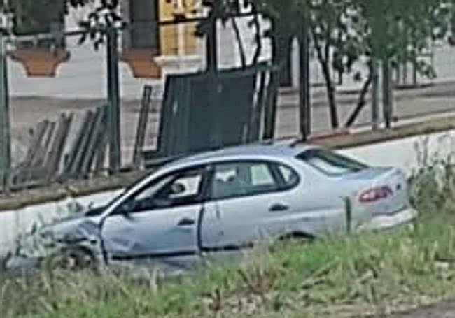 Uno de los vehículos ha acabado chocando contra un muro.