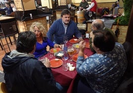 Los restaurantes empiezan a colgar el cartel de completo para comidas navideñas en las principales fechas de diciembre.