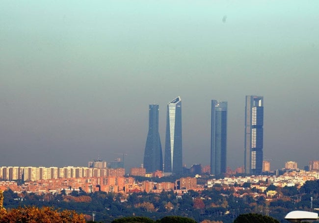 Madrid, cubierto por una capa de contaminación.