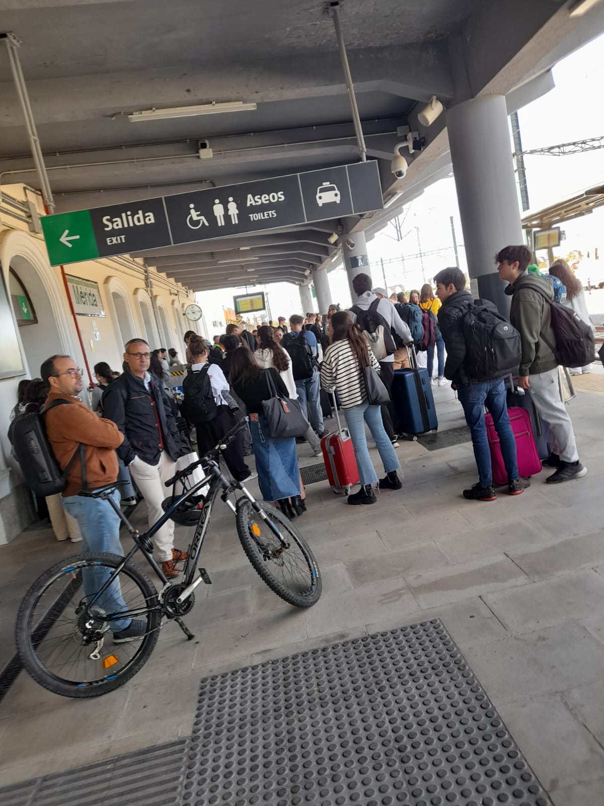 Un vagón se llena de humo y obliga a evacuar a los pasajeros del tren en Mérida