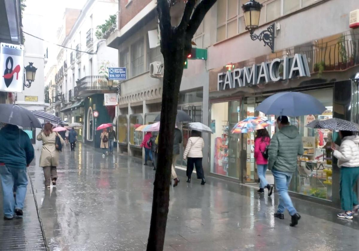 Copiosa lluvia este sábado en el centro de Badajoz.