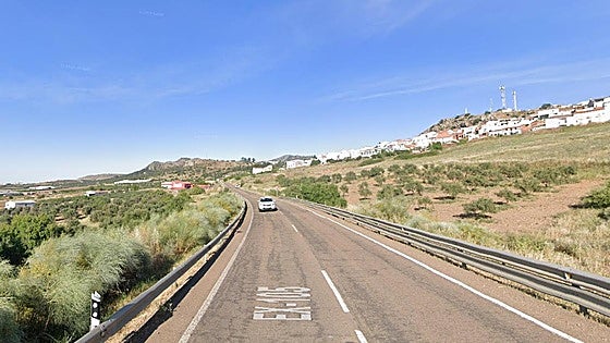 Herida una mujer de 56 años tras el choque de un coche y una moto en Alange