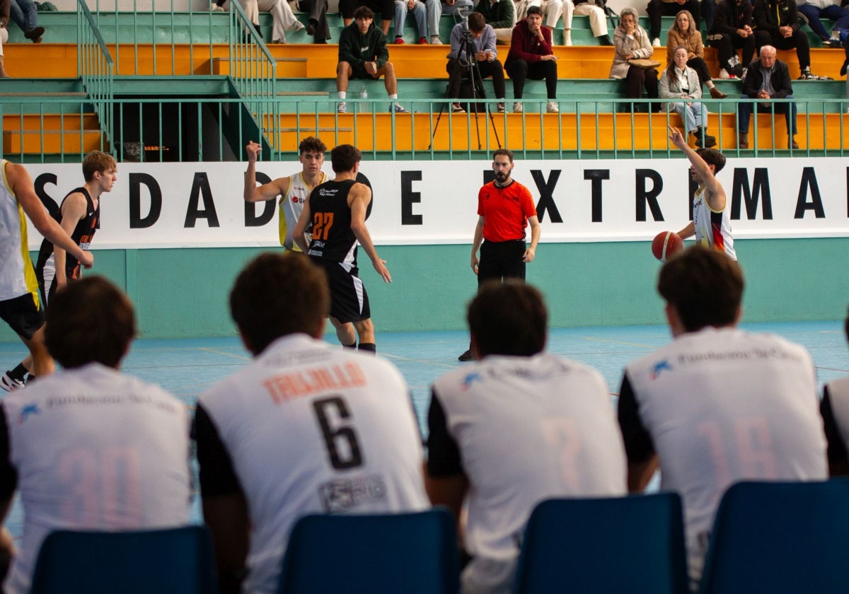 El BCB se llevó el derbi pacense ante el Guadalupe en el pabellón universitario de Badajoz.