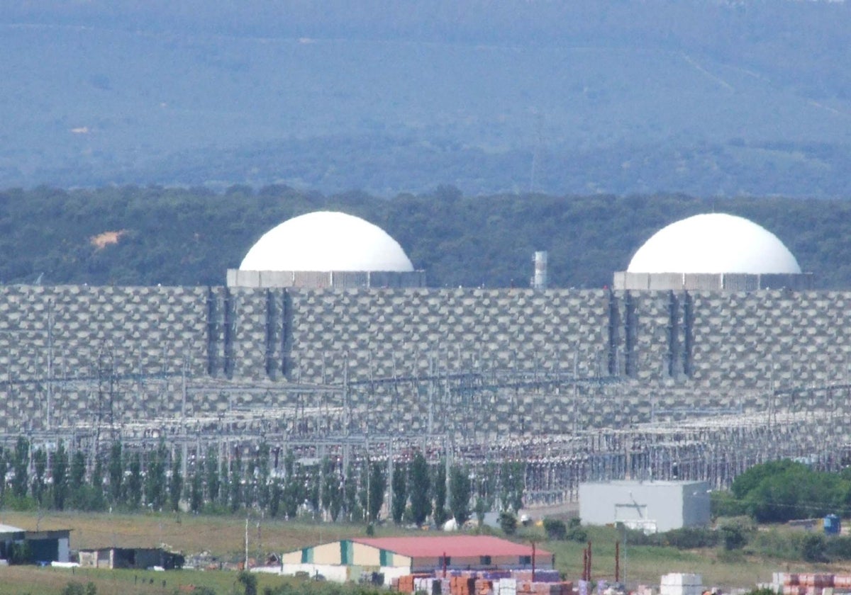 Central nuclear de Almaraz, principal industria productora de energía de la región.