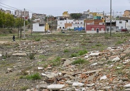 Solares y casas dentro de la zona inundable de la riada.