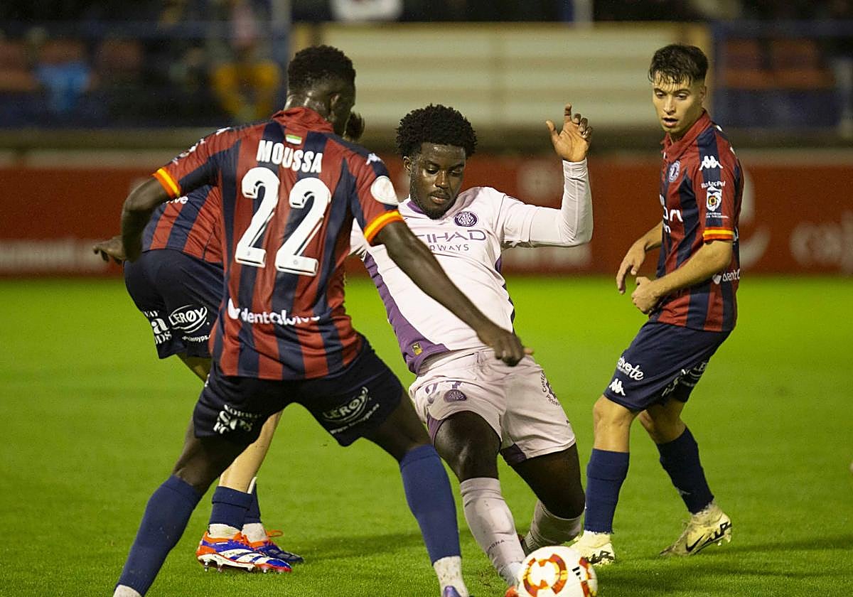 Partido entre el Extremadura y el Girona.