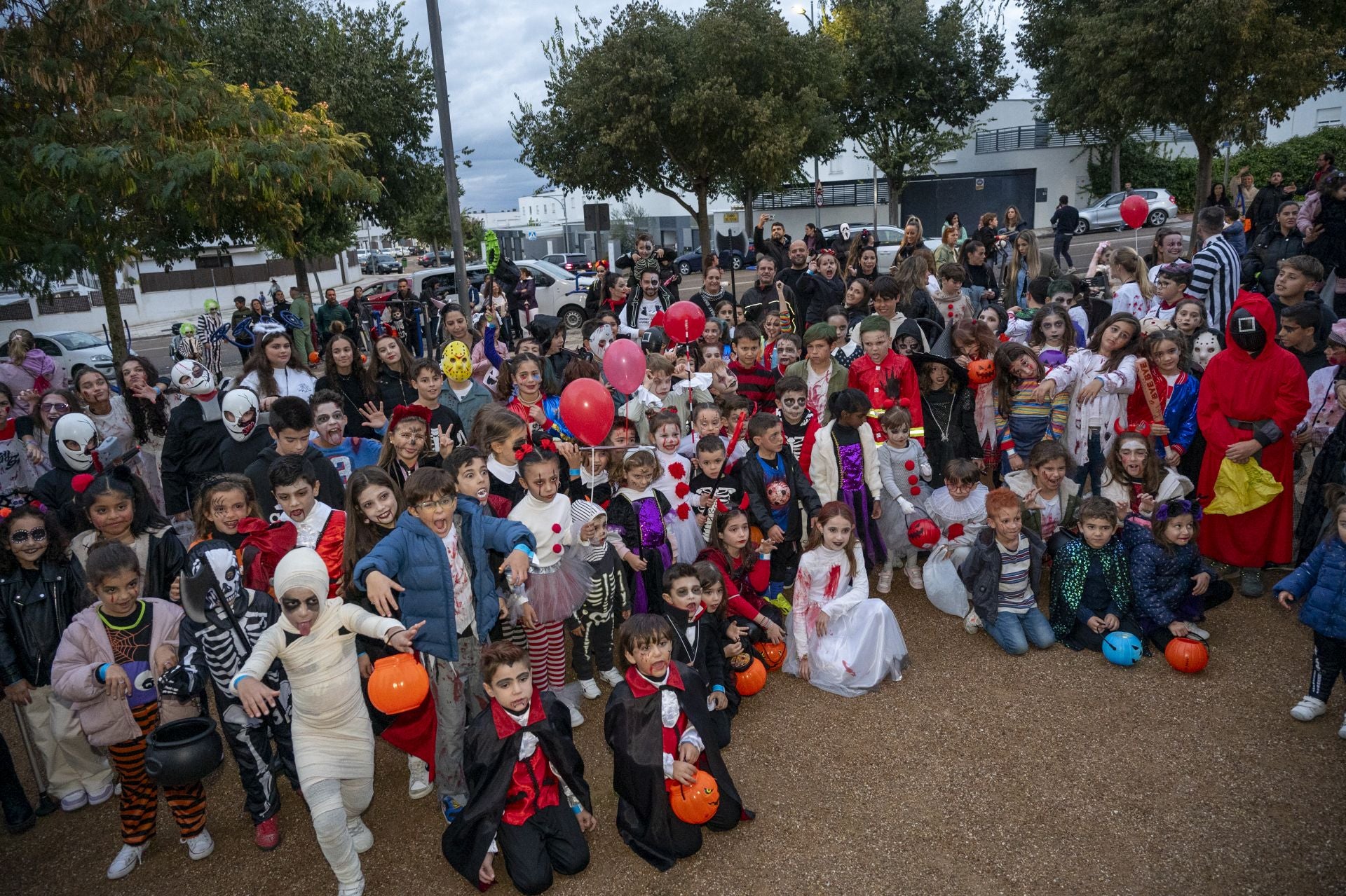 Más de 300 niños celebran Halloween en La Pilara.