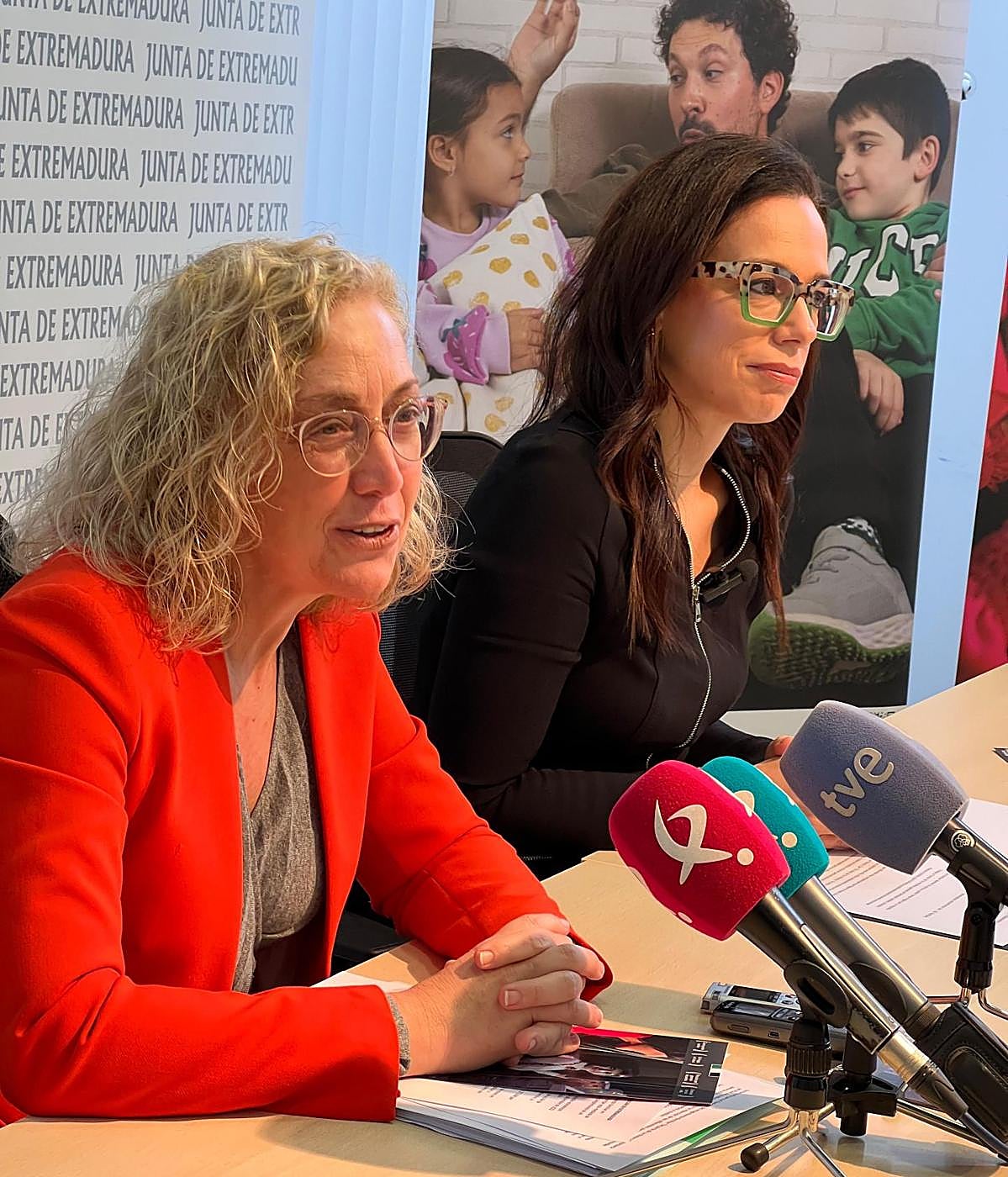 Teresa Angulo y Sara García Espada, ayer.