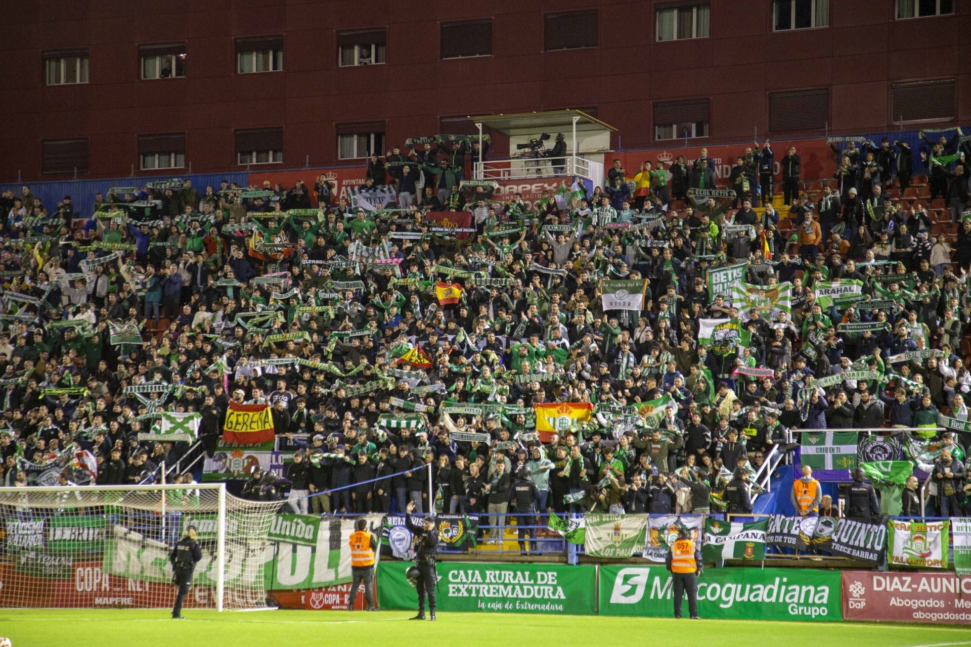 Fotos | El Betis golea al Gévora en el Francisco de la Hera