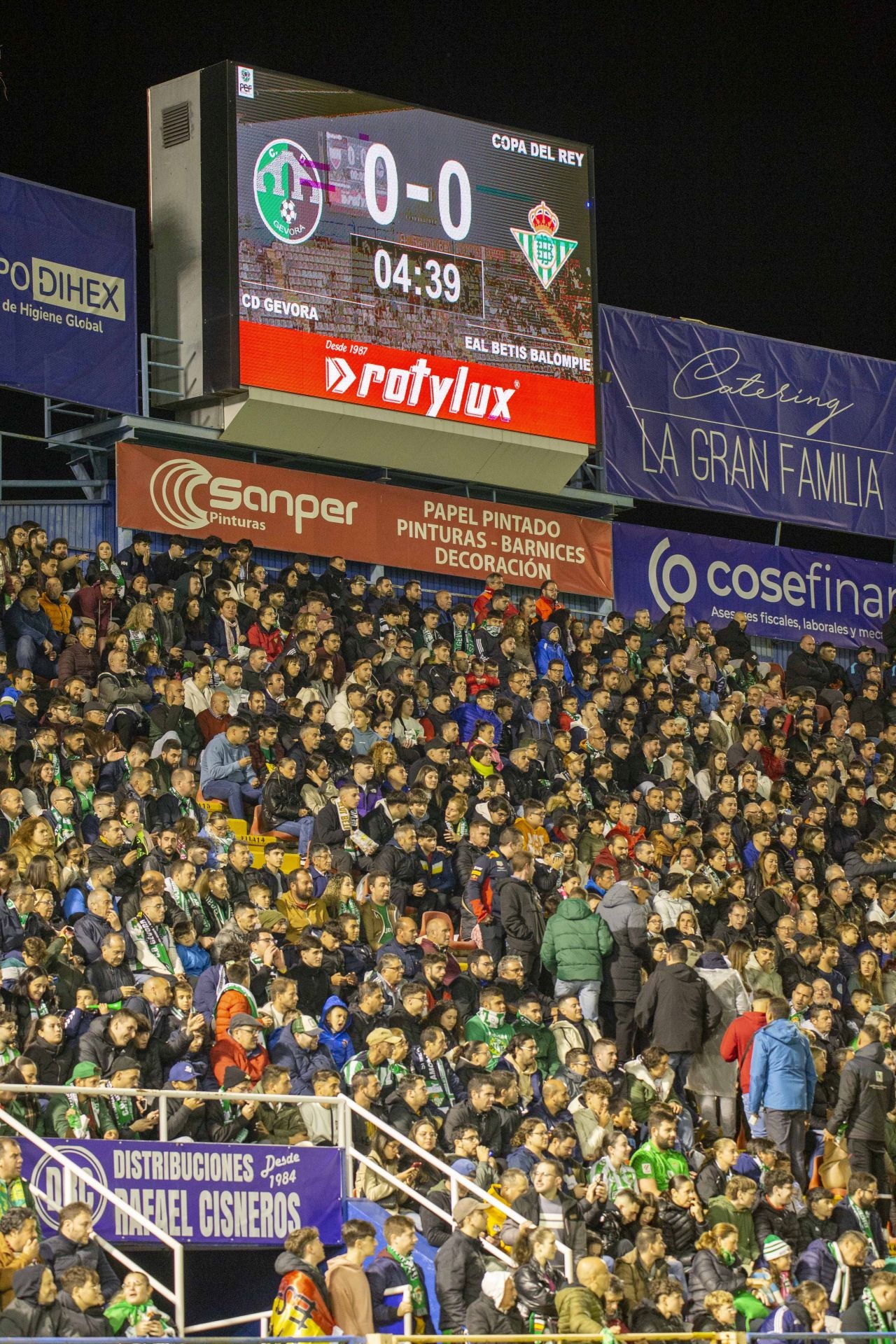 Fotos | El Betis golea al Gévora en el Francisco de la Hera