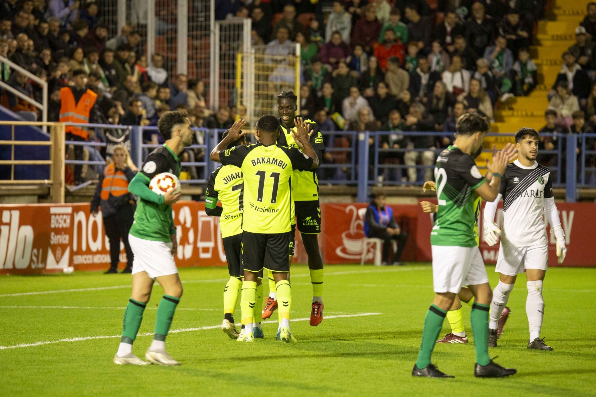 Fotos | El Betis golea al Gévora en el Francisco de la Hera