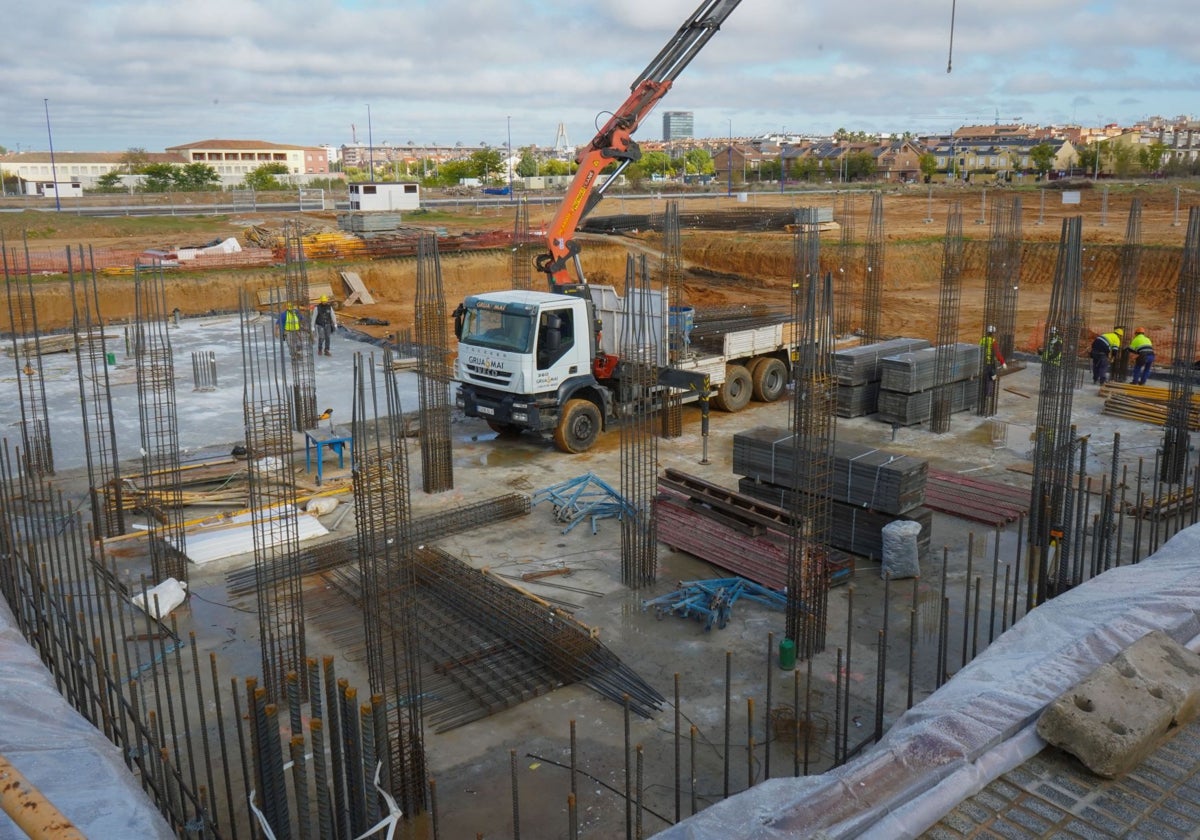 Obras de construcción de las primeras viviendas.