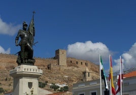 Estatua del conquistador Hernán Cortés en Medellín, pueblo donde nació en 1485.