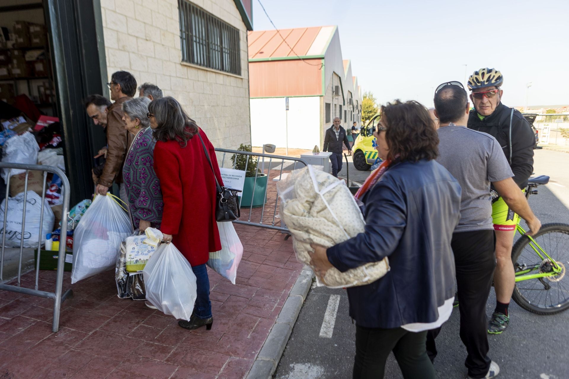 Fotos | Cáceres se moviliza para ayudar a los afectados por la DANA