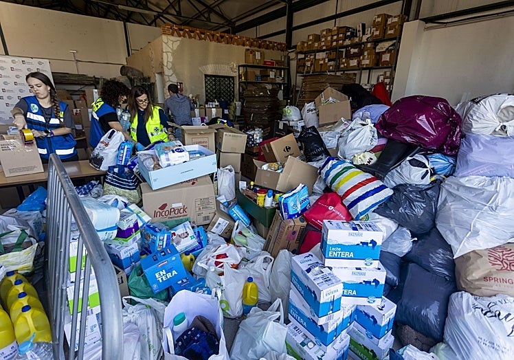 Las donaciones no han parado de llegar desde primera hora de la mañana de este sábado.