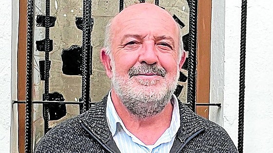 «Soy cura y poeta, no puedo separar una cosa de la otra»