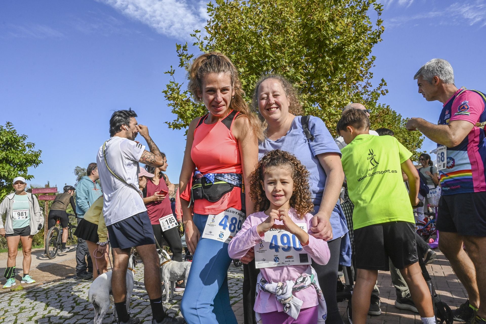 Fotos | Badajoz se solidariza corriendo con los afectados por la DANA