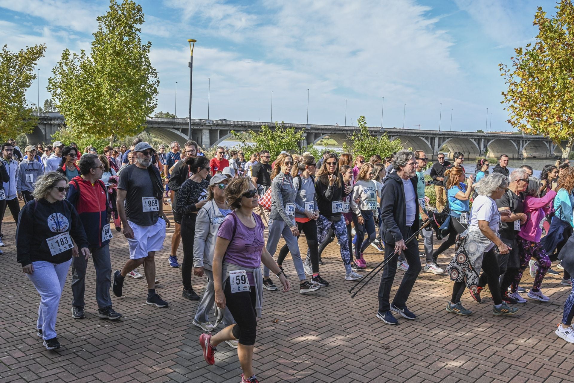 Fotos | Badajoz se solidariza corriendo con los afectados por la DANA