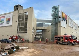 Exterior del gran centro comercial MN4, en Alfafar.