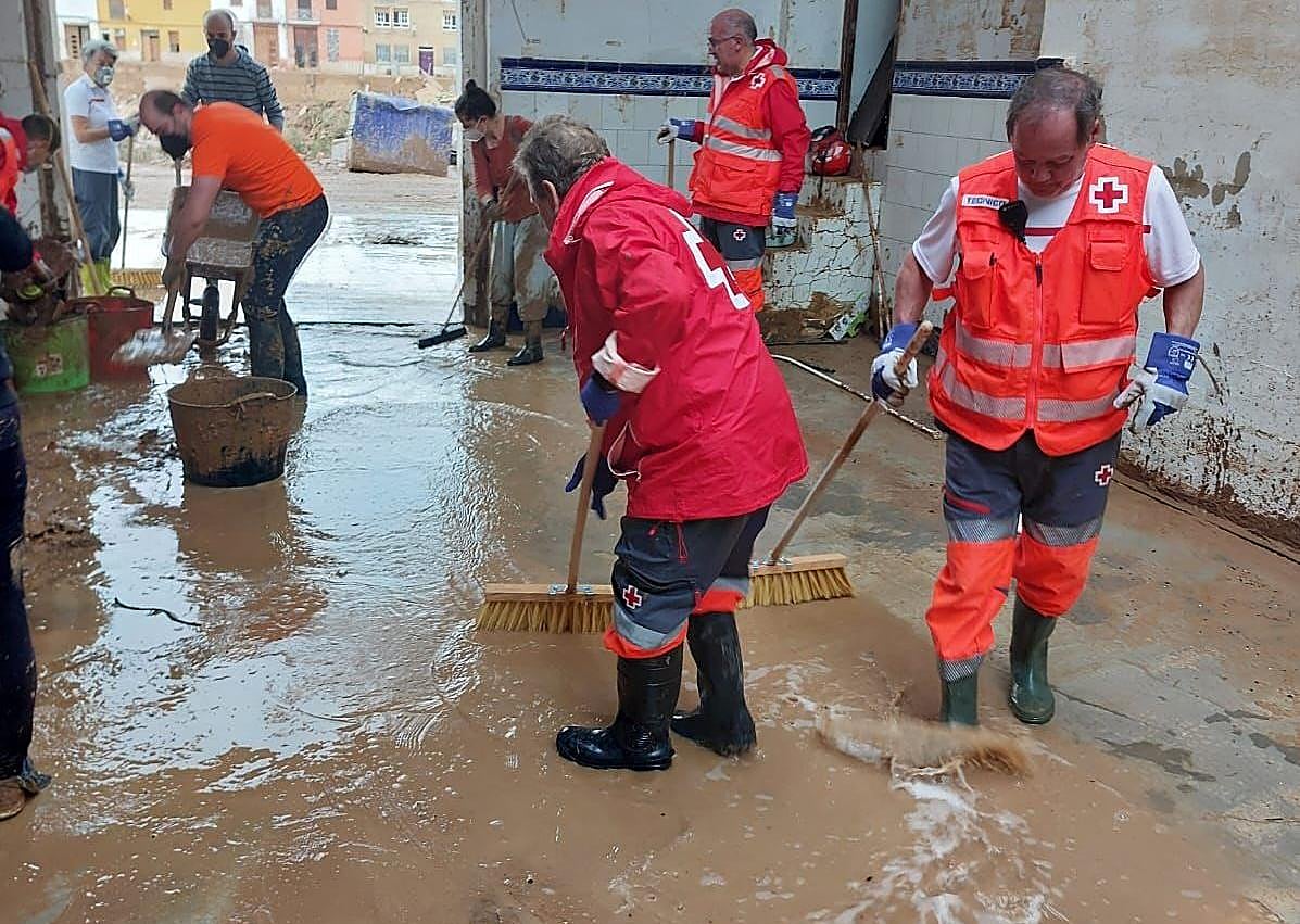 Imagen secundaria 1 - Así trabajan los efectivos extremeños en la &#039;zona cero&#039;