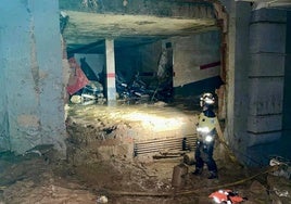 Así luchan contra la devastación de Catarroja bomberos de la Diputación de Cáceres