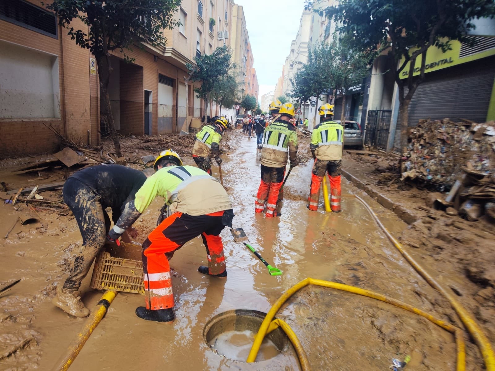 Así trabajan en Valencia los bomberos de la Diputación de Badajoz