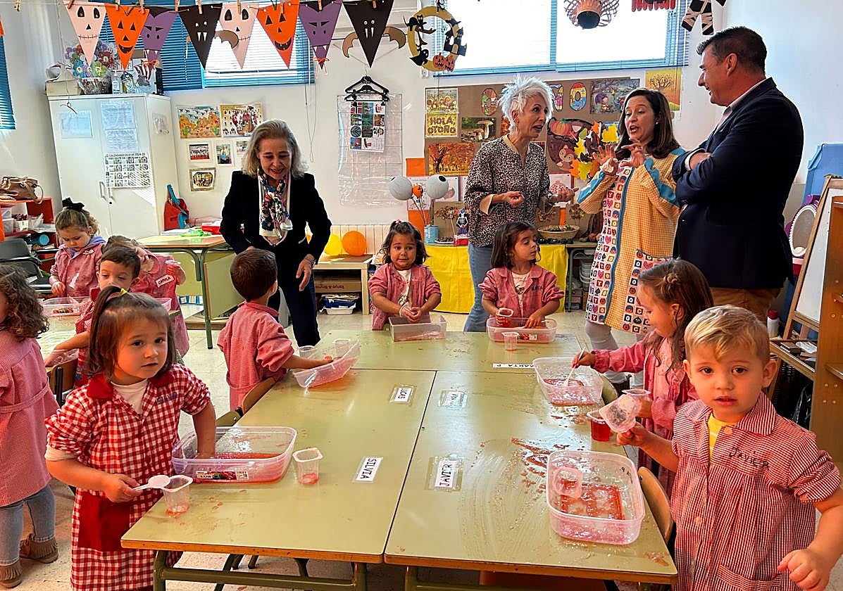 La consejera Mercedes Vaquera ha visitado el CEIP Miguel Garrayo, de Fuente del Maestre.