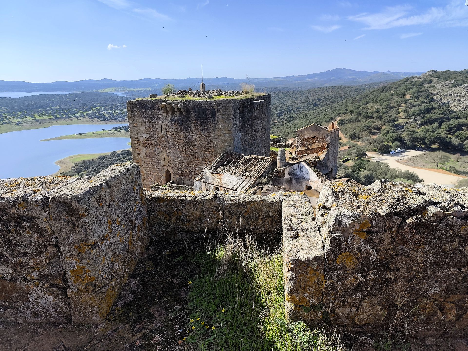 Obras de conversión del Castillo de Azagala en establecimiento hotelero