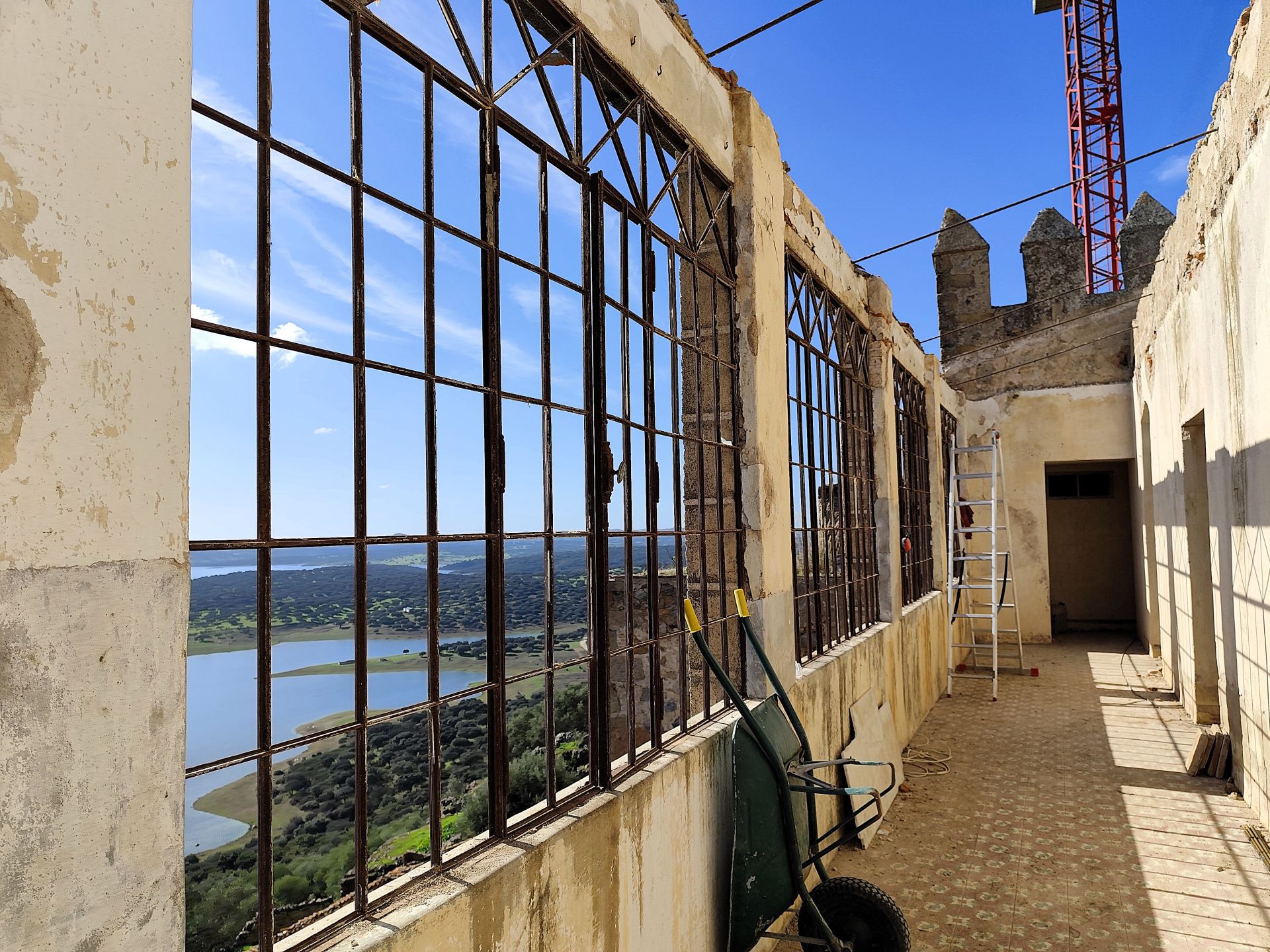 Obras de conversión del Castillo de Azagala en establecimiento hotelero