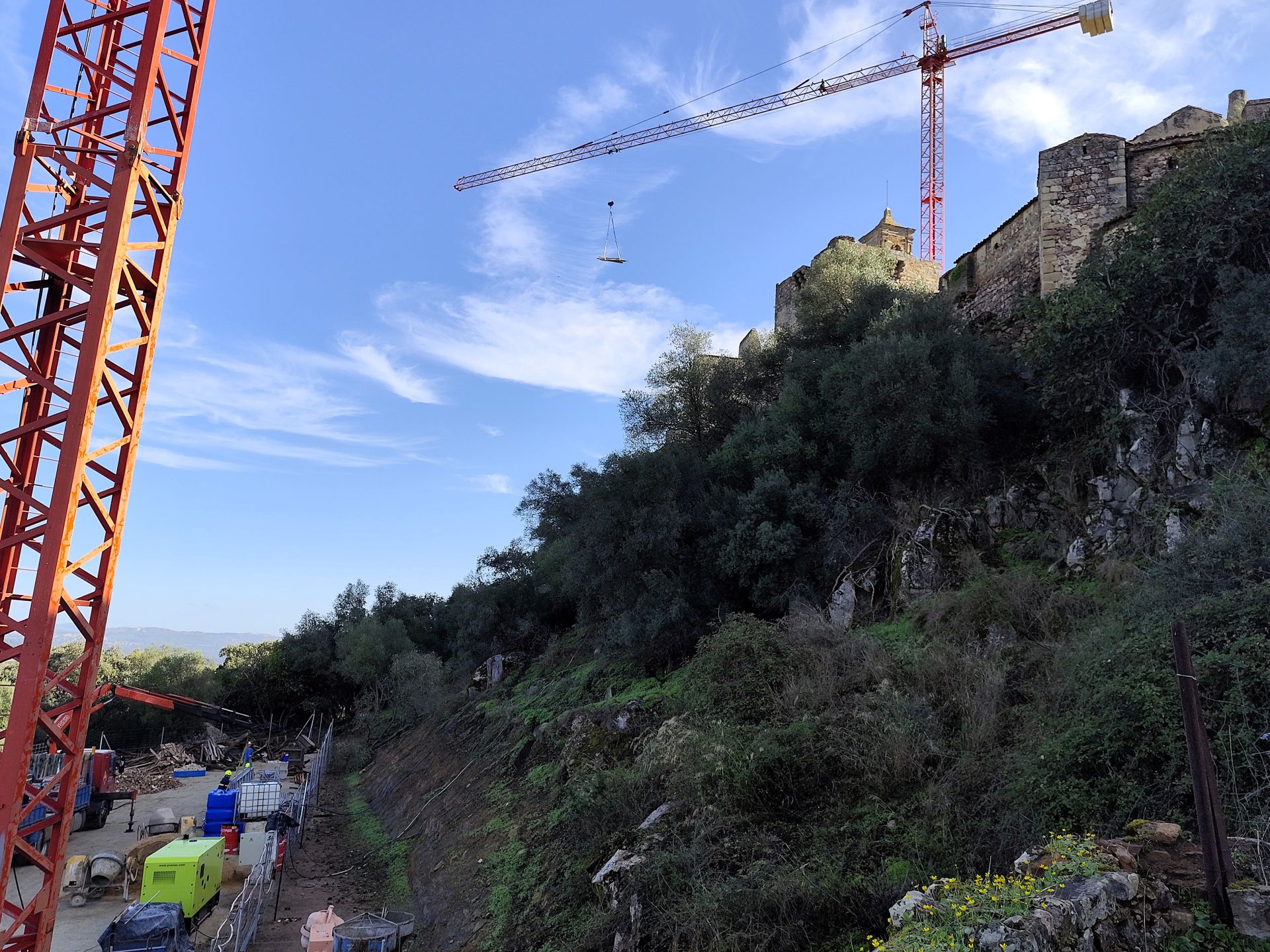 Obras de conversión del Castillo de Azagala en establecimiento hotelero