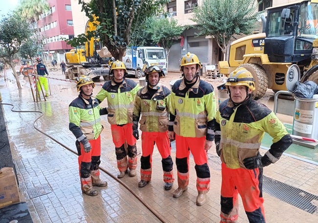 Bomberos de la Diputación de Badajoz este viernes en Catarroja.