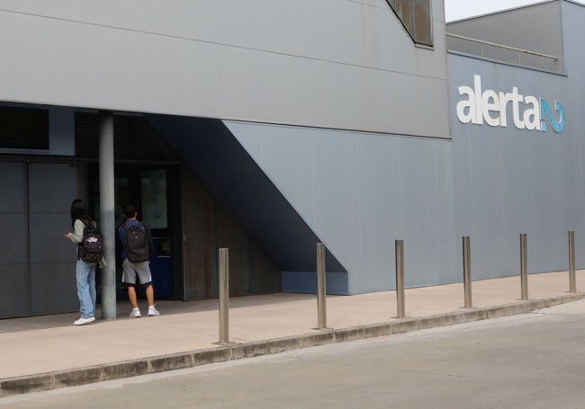 Edificio que alberga el centro Alerta2, en Cáceres.