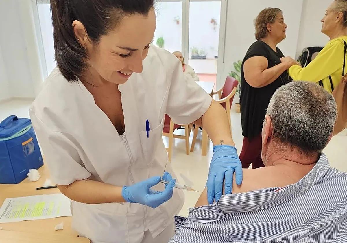 El SES vacunará contra la gripe y el covid por la tarde los días 12 y 13 de noviembre