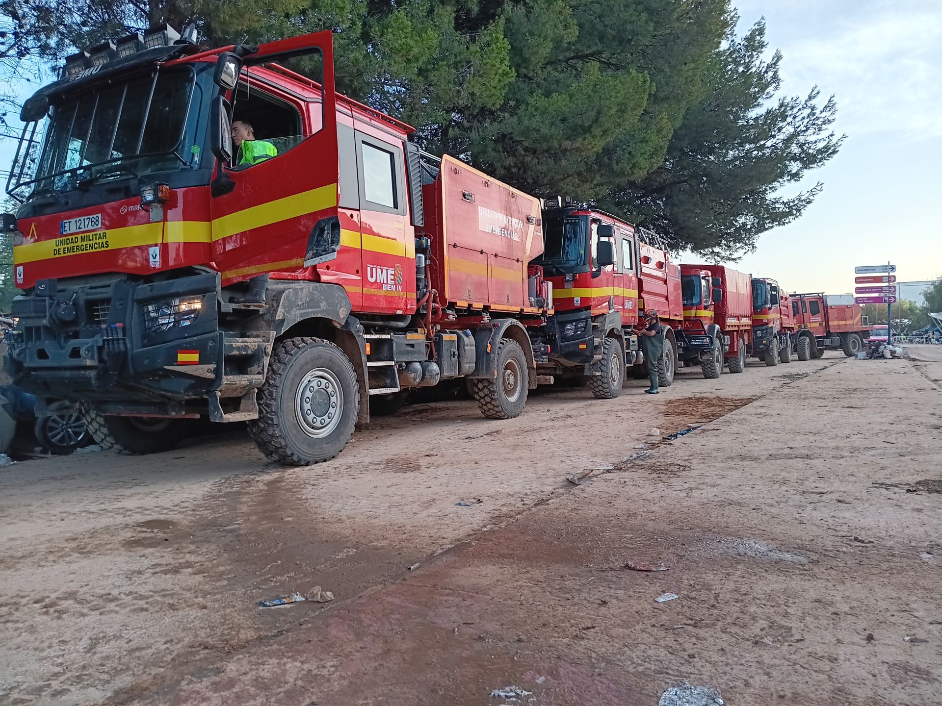 HOY recorre las calles de Paiporta: del fango a los cementerios de coches