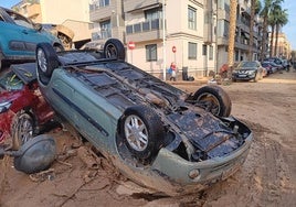 HOY recorre las calles de Paiporta: del fango a los cementerios de coches