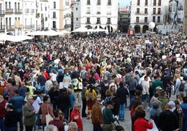 Manifestación contra la mina de Cáceres