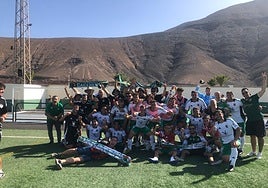 Alegría en el Cacereño tras vencer al Unión Yaiza Sur.